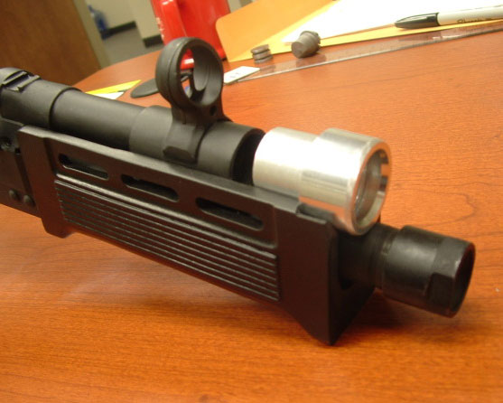 tromix-hd-flashlight-mounted-on-gun